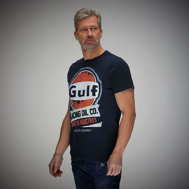 GULF｜レーシング オイル ｜ネイビー｜モデル着用
