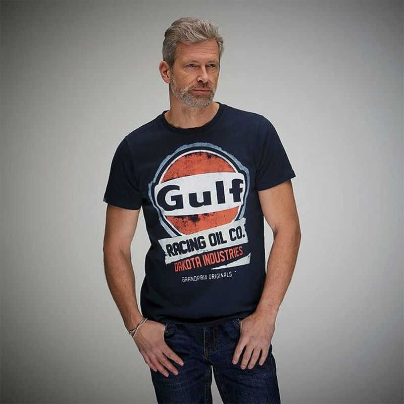 GULF｜レーシング オイル ｜ネイビー｜モデル着用