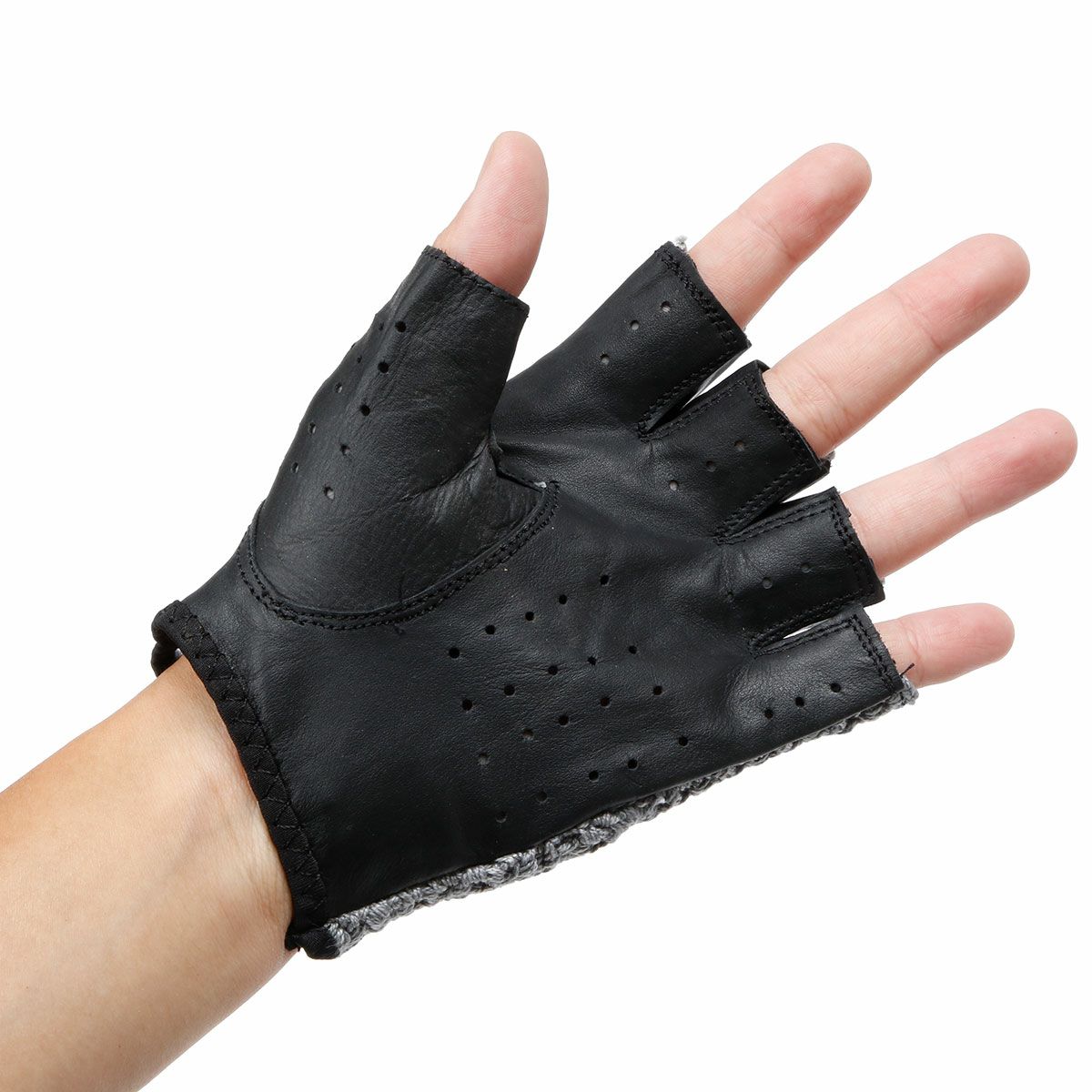 OMP Racing｜タツィオ グローブ｜ハーフ｜ブラック×グレー｜モデル着用