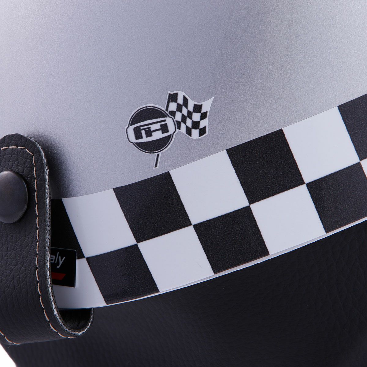 Fashion Helmet｜クラシカル ヘルメット｜チェッカーフラッグ×シルバー｜着用