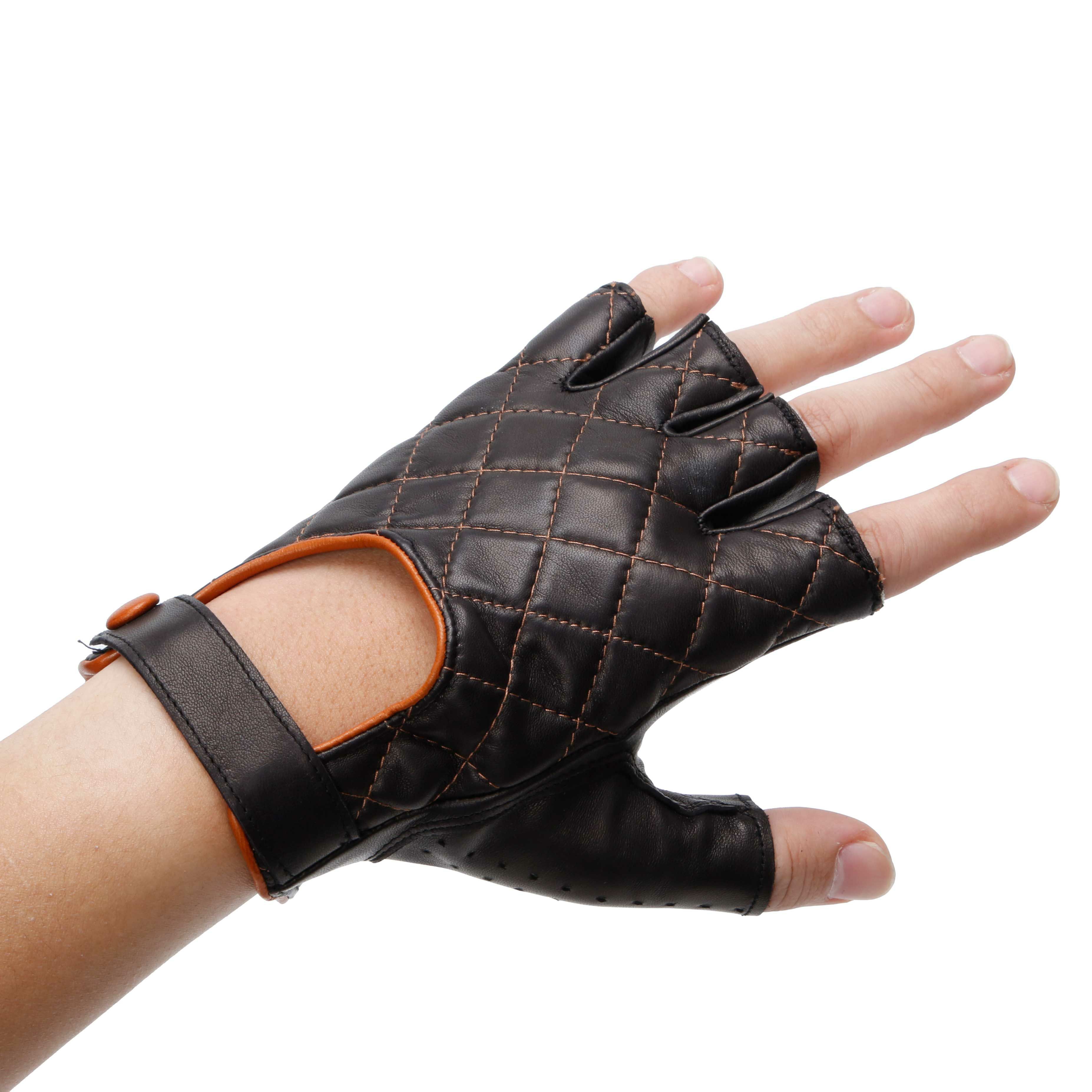 Motorimoda｜ビ・マトラッセ ドライビンググローブ｜ハーフ｜ブラック×ブラウンMotorimoda｜ビ・マトラッセ ドライビンググローブ｜ブラック×ブラウン｜モデル着用