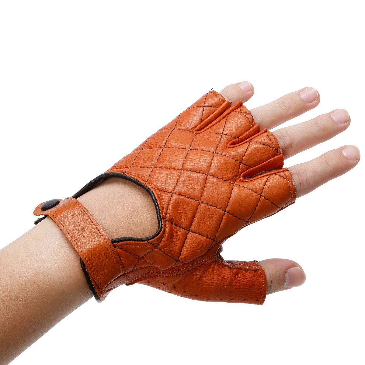  Motorimoda｜ビ・マトラッセ ドライビンググローブ｜ハーフ｜ブラウン×ブラック｜モデル着用