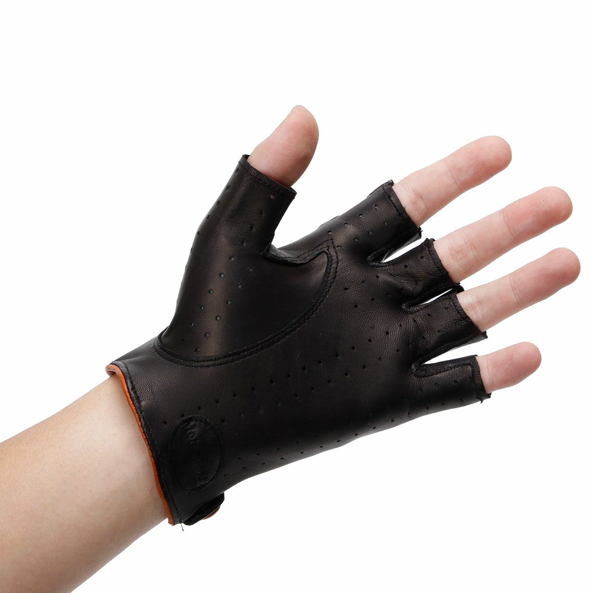 Motorimoda｜ビ・マトラッセ ドライビンググローブ｜ハーフ｜ブラック×ブラウンMotorimoda｜ビ・マトラッセ ドライビンググローブ｜ブラック×ブラウン｜モデル着用