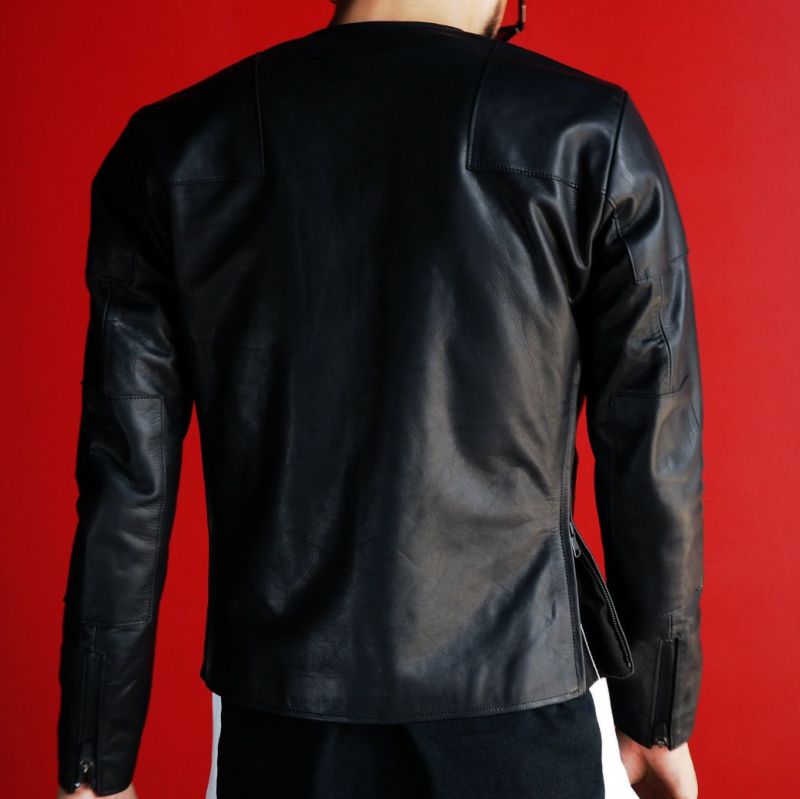 CRUFTER｜CR-MJ1N ノーカラー シングル ライダース｜レザー｜ブラック｜モデル着用