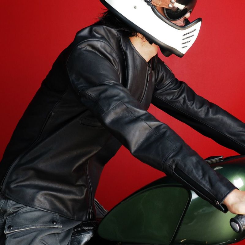 CRUFTER｜CR-MJ1N ノーカラー シングル ライダース｜レザー｜ブラック｜モデル着用