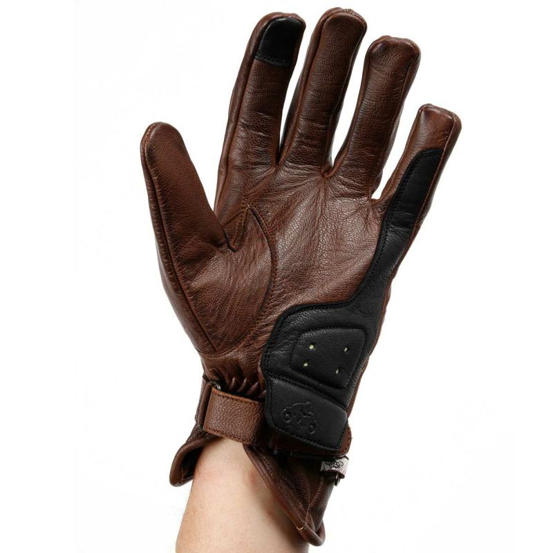 helstons｜コンドル グローブ｜3シーズン｜キャメル×ブラック｜モデル着用