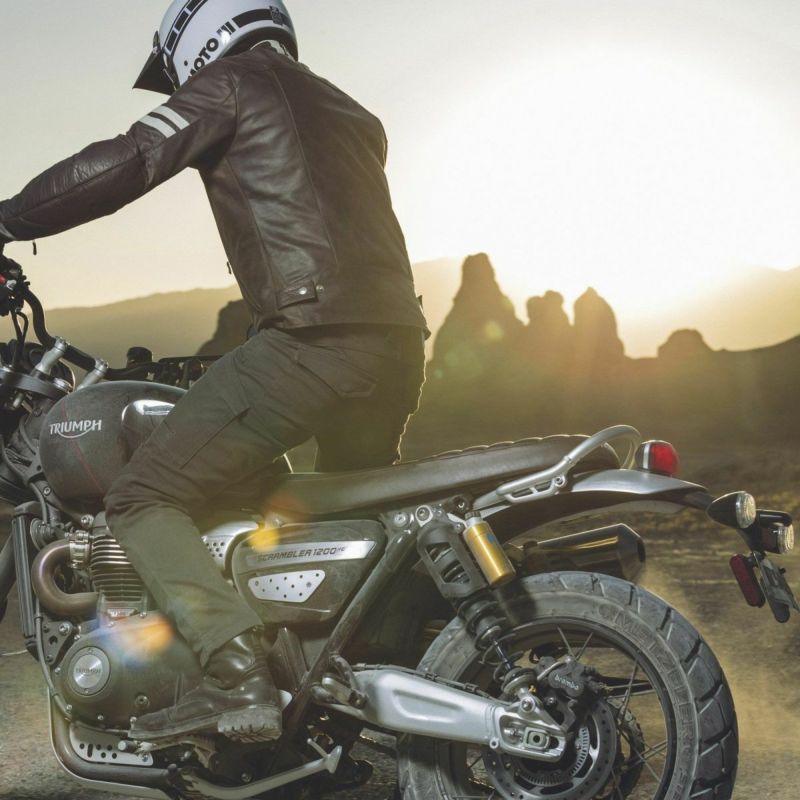 SPIDI｜ヴィンテージ｜レザー｜ブラウン×アイス｜モデル着用