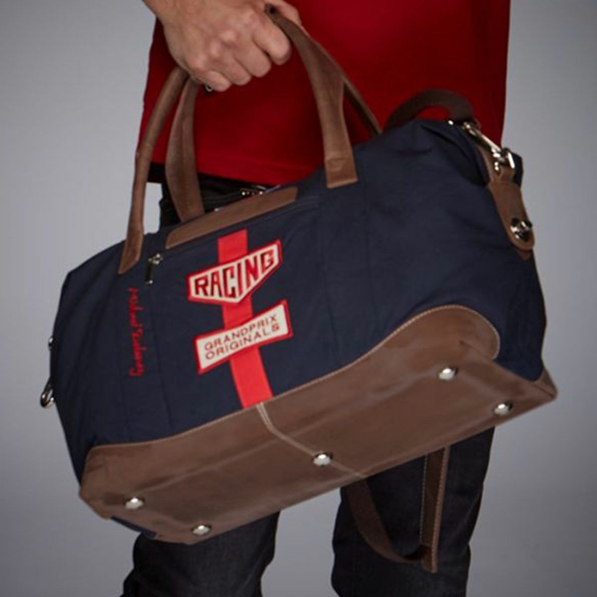 GULF｜ディレイニー トラベル バッグ ミディアム｜ボストンバッグ｜ネイビー｜モデル着用