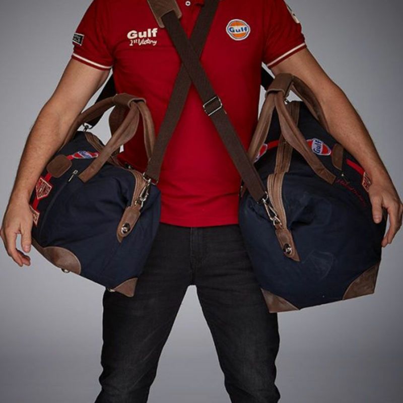 GULF｜ディレイニー トラベル バッグ ミディアム｜ボストンバッグ｜ネイビー｜モデル着用