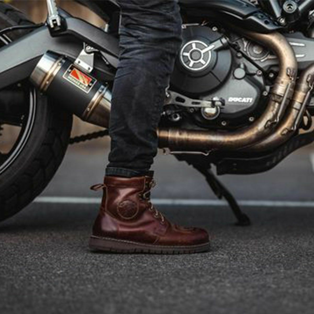 John Doe｜デイトナ XTM ブーツ｜ブーツタイプ｜ブラウン｜モデル着用