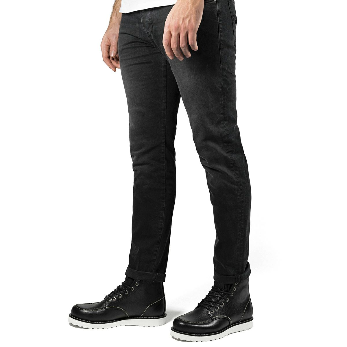 John Doe｜アイアンヘッド XTM ジーンズ｜デニム｜ブラック｜モデル着用