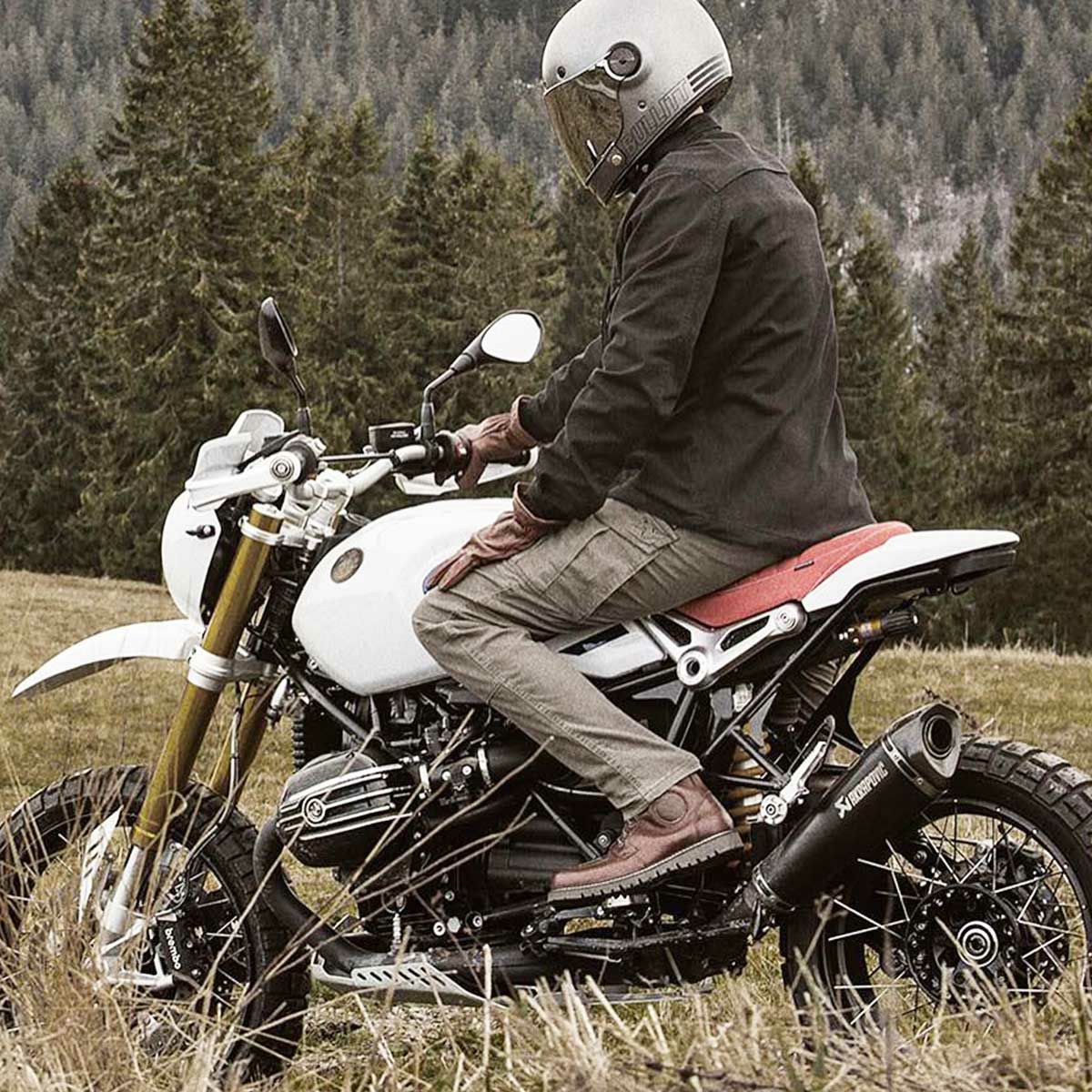 John Doe｜ストローカー XTM カーゴパンツ｜チノ・カーゴ｜キャメル｜モデル着用