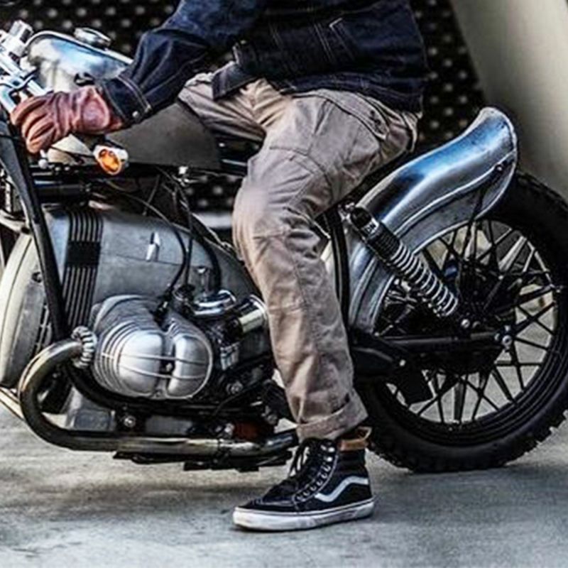 John Doe｜ストローカー XTM カーゴパンツ｜チノ・カーゴ｜キャメル｜モデル着用