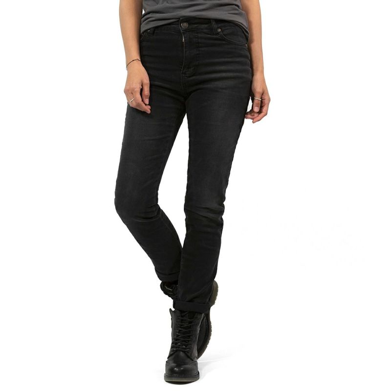 John Doe｜ベティハイ XTM ジーンズ ウーマン｜デニム｜ブラック｜モデル着用