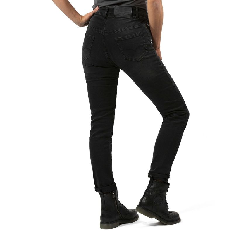 John Doe｜ベティハイ XTM ジーンズ ウーマン｜デニム｜ブラック｜モデル着用