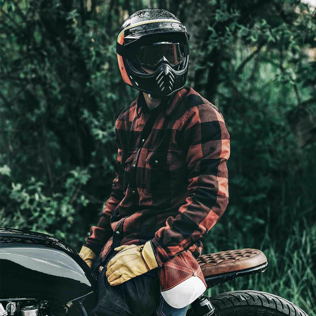 John Doe｜XTM モトシャツ｜ファブリック｜レッド｜モデル着用