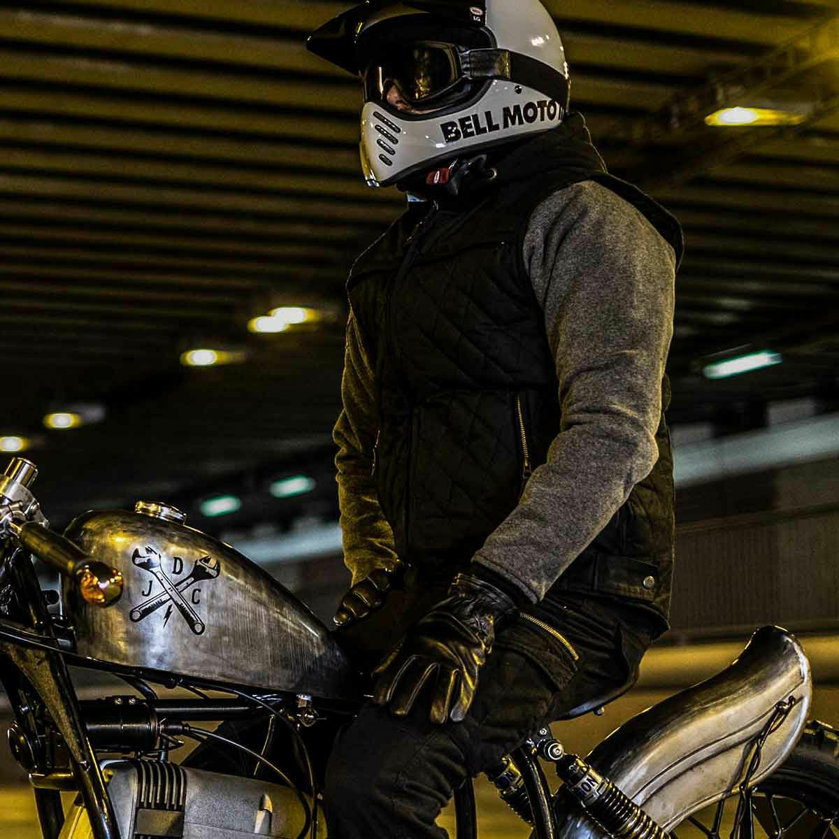 John Doe｜ローライダー ワックスベスト｜ベスト｜ブラック｜モデル着用