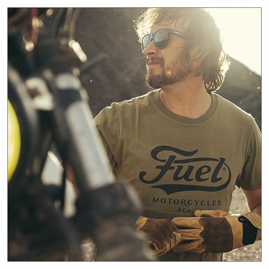 Fuel Motorcycles｜アーミー Tシャツ｜グリーン｜モデル着用