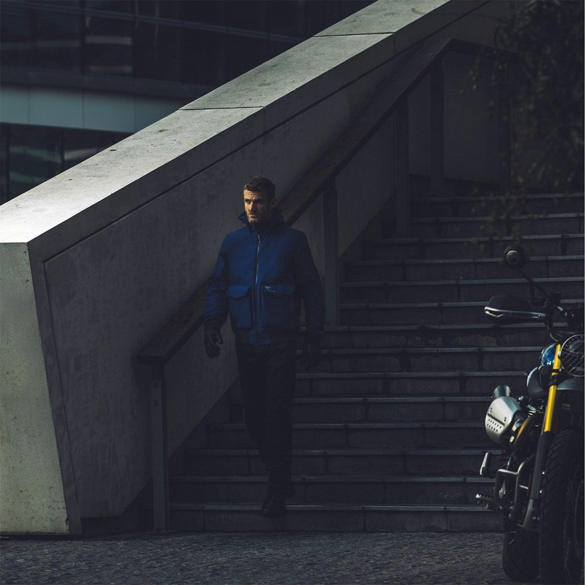 SPIDI｜メトロムーバー｜ファブリック｜ブラック×ブルー｜モデル着用