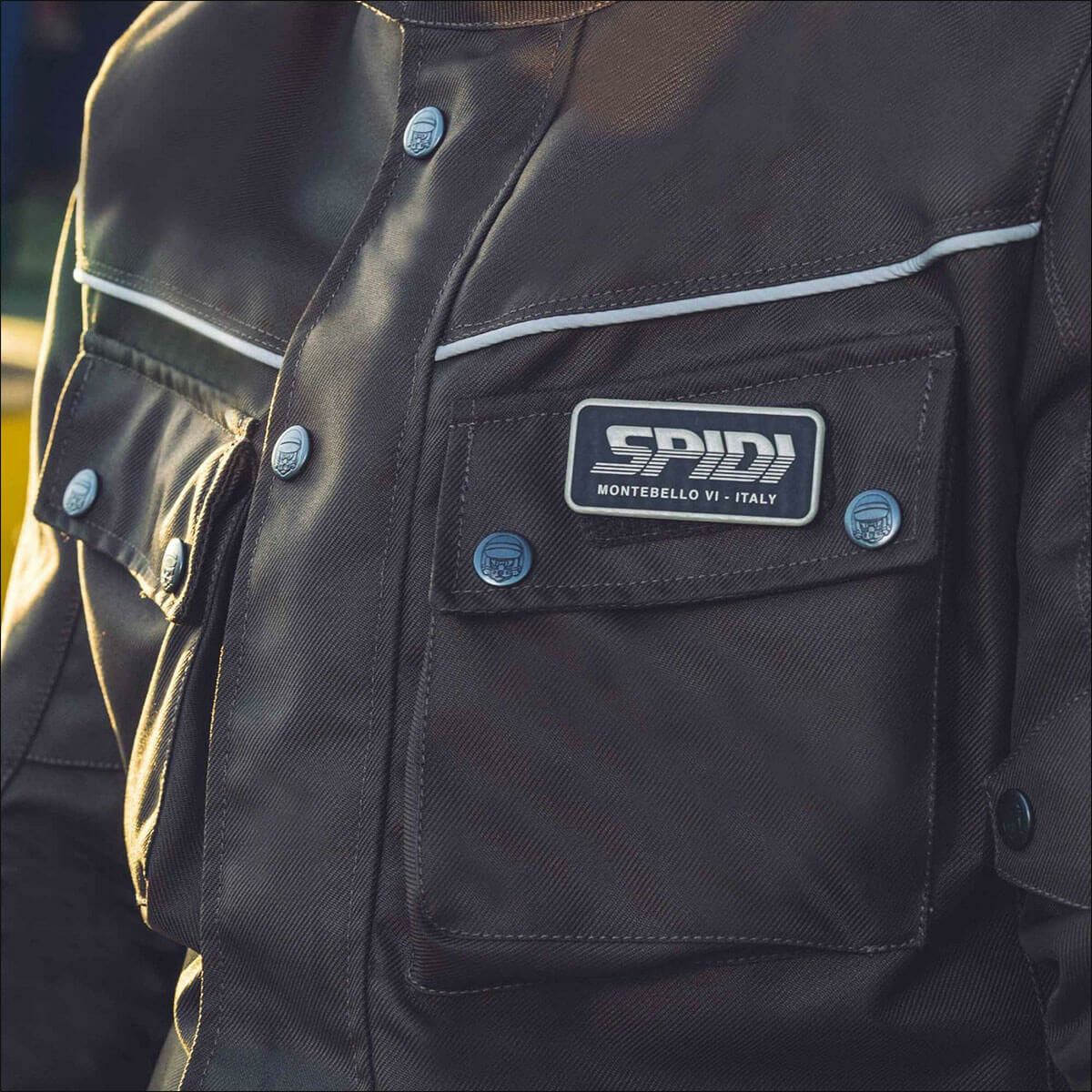 SPIDI｜オリジナル エンデューロ ジャケット｜ファブリック｜コーヒー｜モデル着用