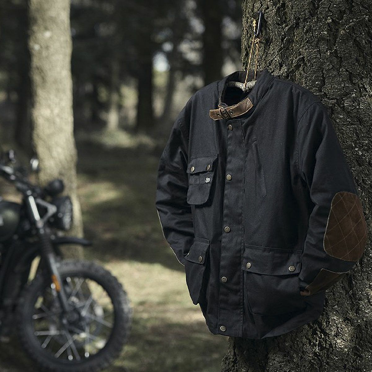 Fuel Motorcycles｜ディヴィジョン 2 ジャケット｜ファブリック｜ブラック｜モデル着用