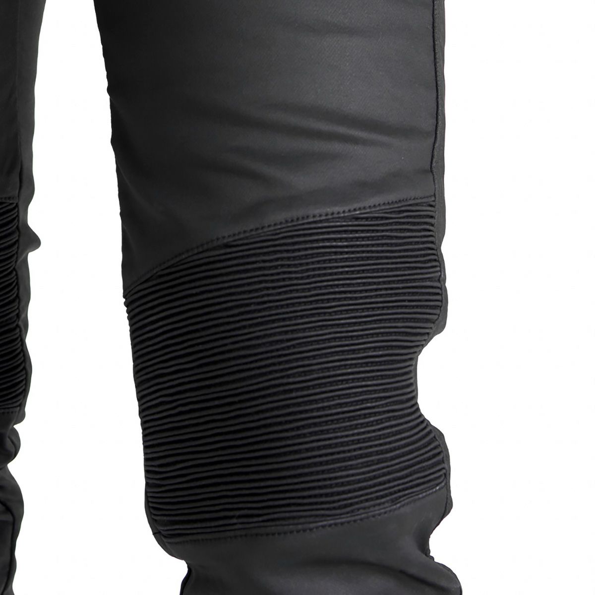 PANDO MOTO｜クサリ ケヴ 02｜デニム｜ブラック｜モデル着用