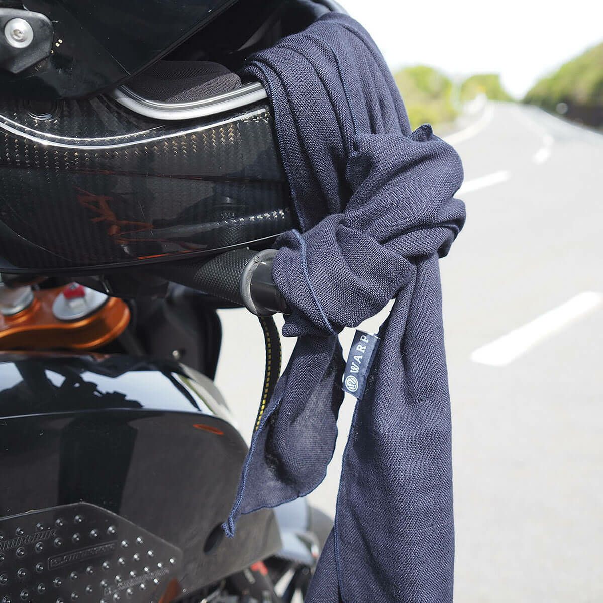 WARP｜ガーゼスカーフタオル｜その他雑貨｜ネイビー｜モデル着用