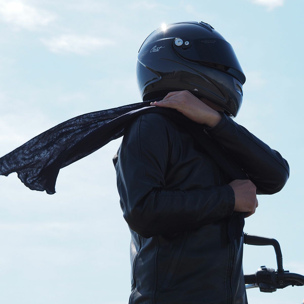 WARP｜ガーゼスカーフタオル｜その他雑貨｜ネイビー｜モデル着用