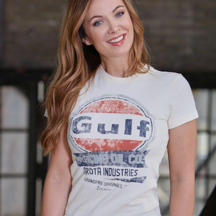 GULF｜レーシング オイル Tシャツ レディ｜Tシャツ｜クリーム｜モデル着用