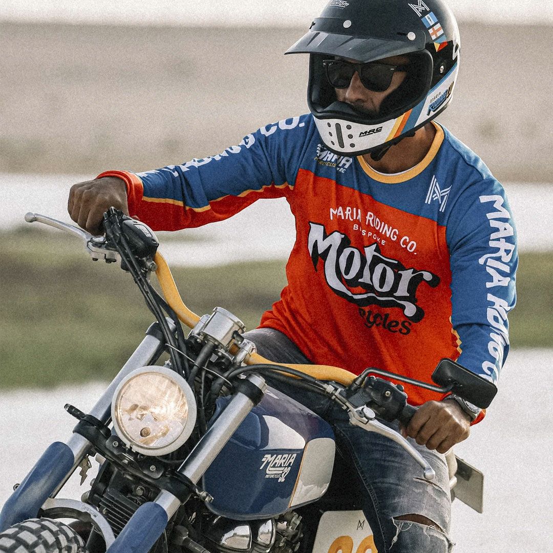 Maria Riding Company｜エニー サンデー マリア オフロード レーシング ジャージ｜MXジャージ｜ブルー×レッド｜モデル着用