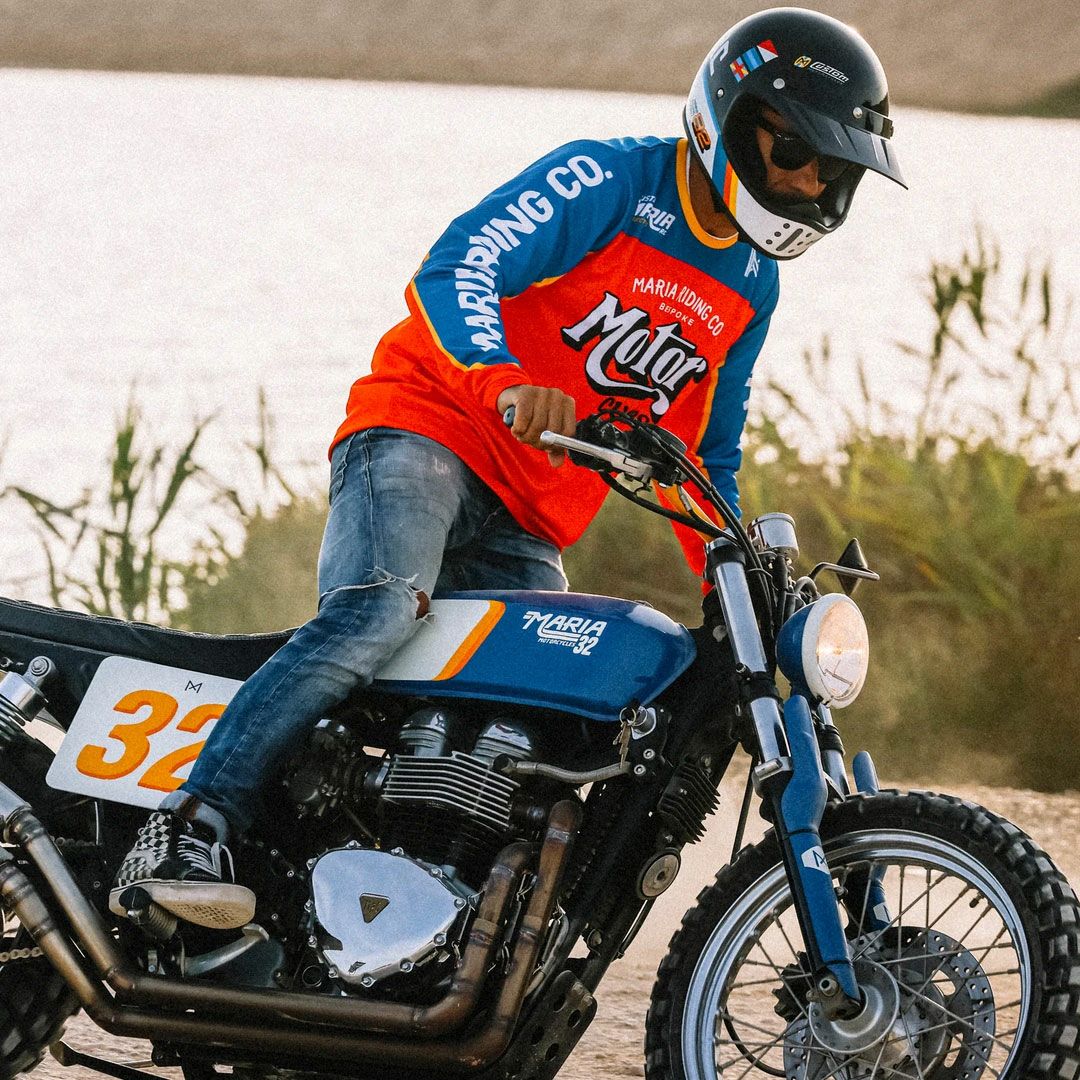 Maria Riding Company｜エニー サンデー マリア オフロード レーシング ジャージ｜MXジャージ｜ブルー×レッド｜モデル着用