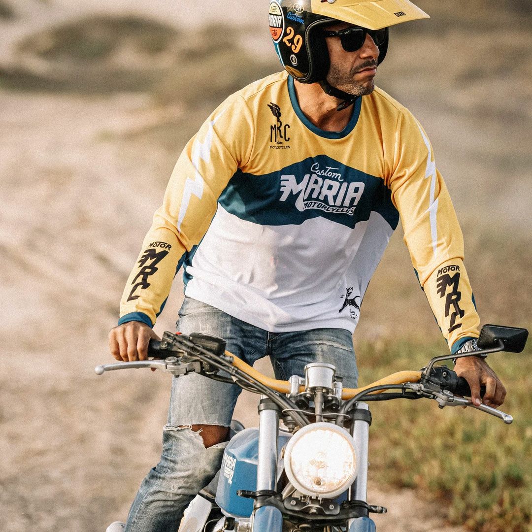 Maria Riding Company｜エレトリカ マリア オフロード レーシング ジャージ｜MXジャージ｜イエロー×ブルー×ホワイト｜モデル着用
