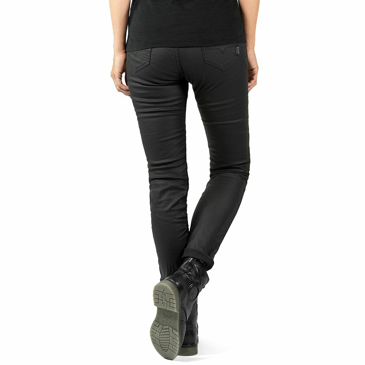 John Doe｜ベティ バイカー ジェギンス ウーマン｜デニム｜ブラック｜モデル着用