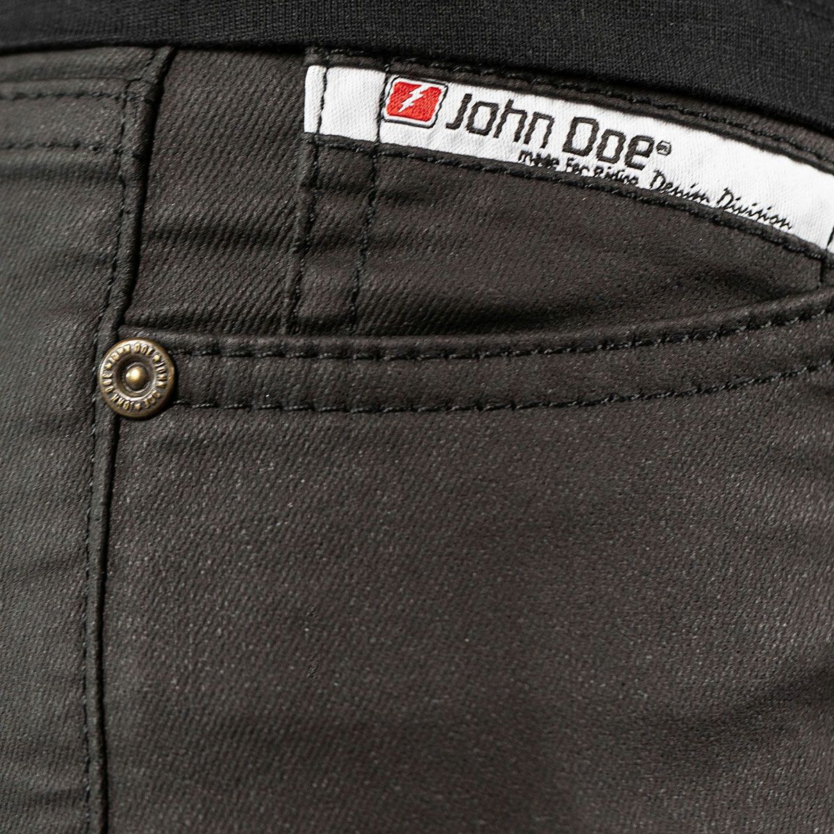 John Doe｜ベティ ジェギンス ウーマン｜デニム｜ブラック｜モデル着用