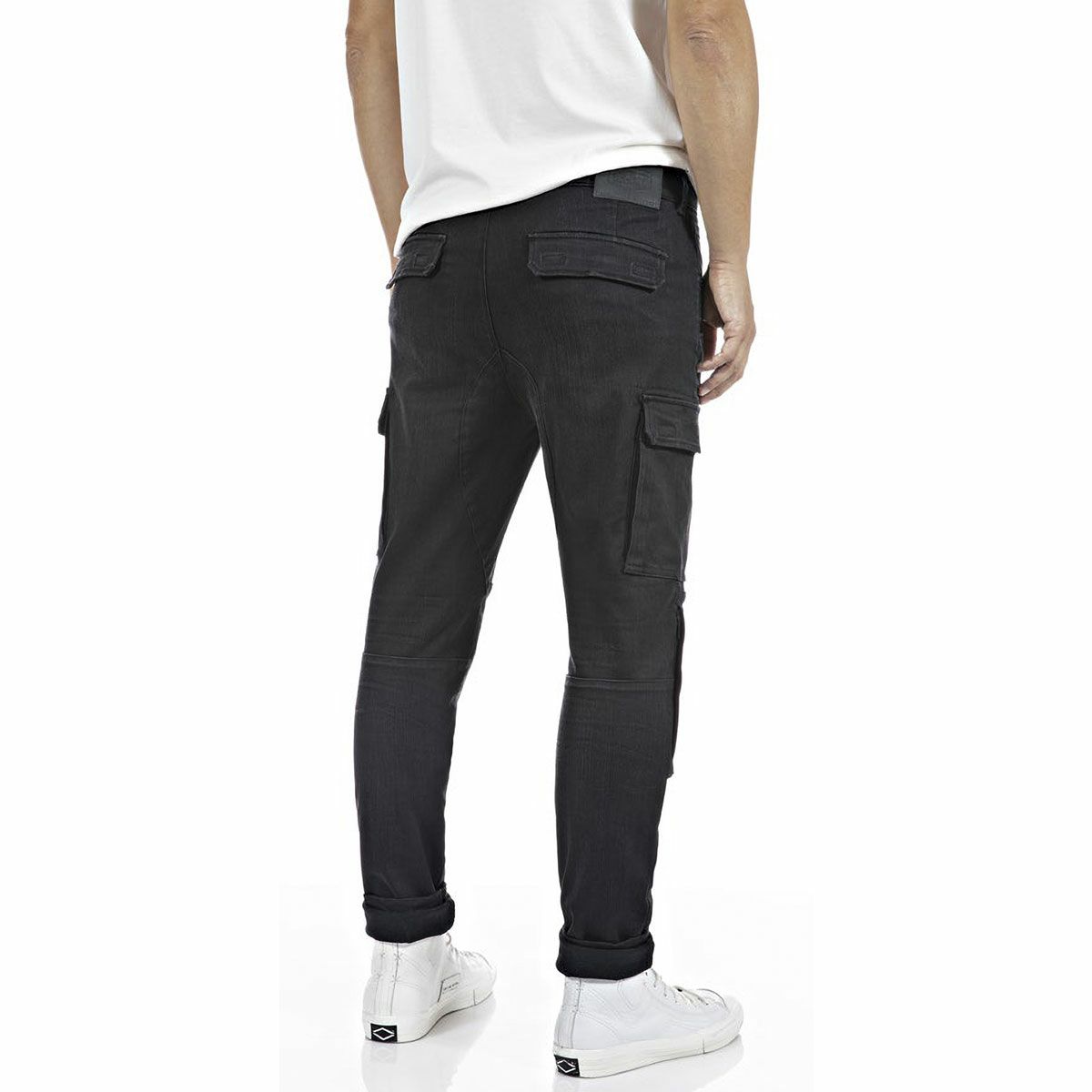 Replay｜シフト ジーンズ｜デニム｜ブラック｜モデル着用