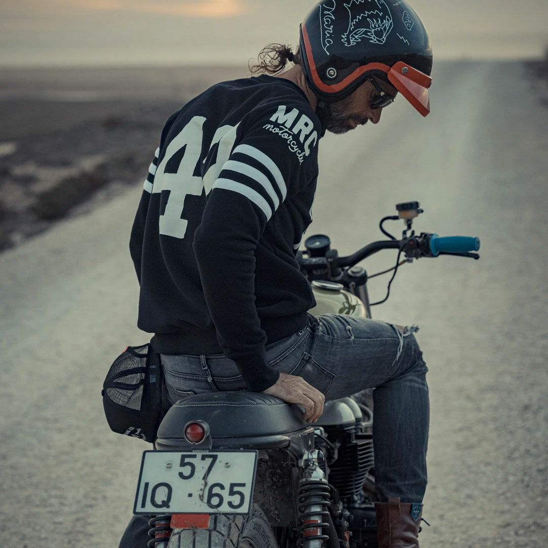 Maria Riding Company｜スペーズ ウィンター スウェットシャツ ブラック｜スウェット｜ブラック｜モデル着用