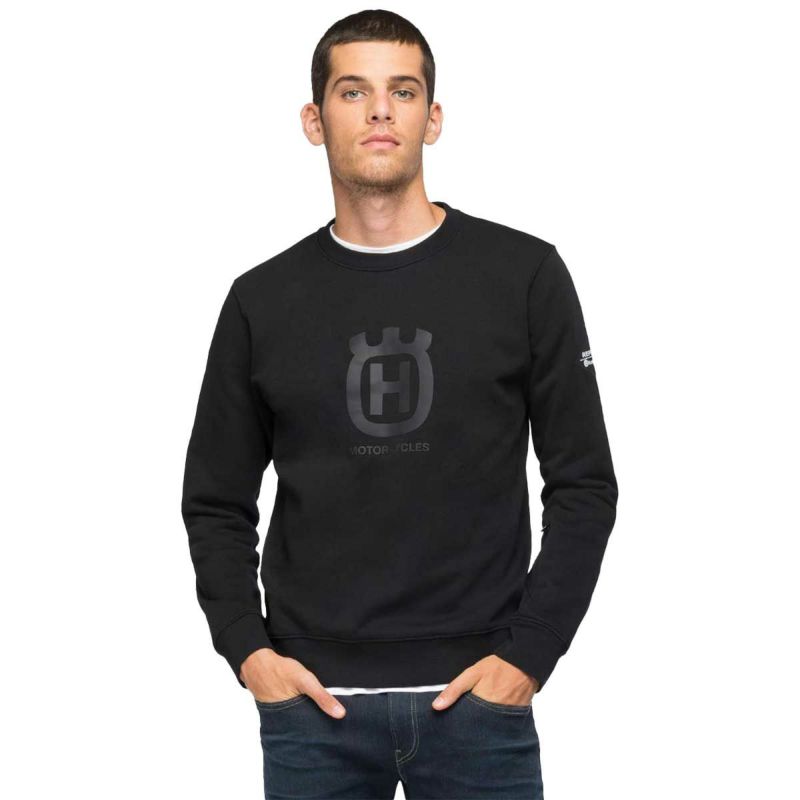 Replay｜クルーネック コットン スウェットシャツ｜ブラック｜モデル着用