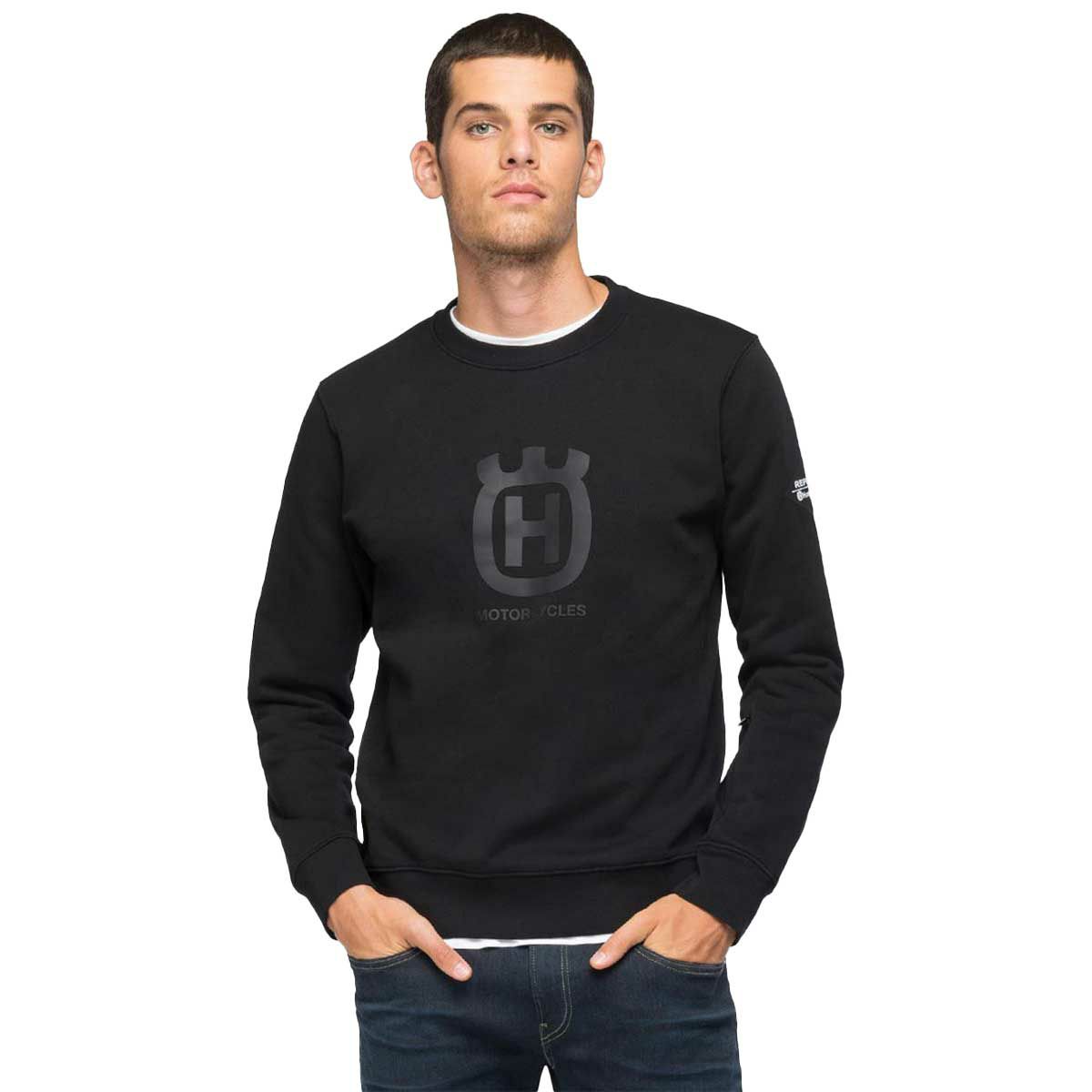 Replay｜クルーネック コットン スウェットシャツ｜ブラック｜モデル着用