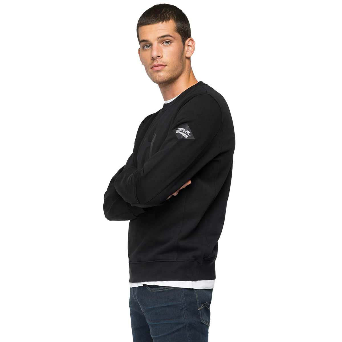 Replay｜クルーネック コットン スウェットシャツ｜ブラック｜モデル着用