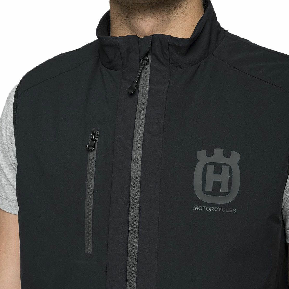 Replay｜フル ジッパー ナイロン ベスト｜ブラック｜モデル着用