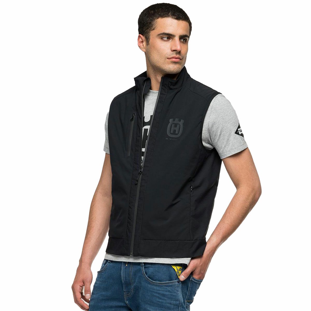 Replay｜フル ジッパー ナイロン ベスト｜ブラック｜モデル着用