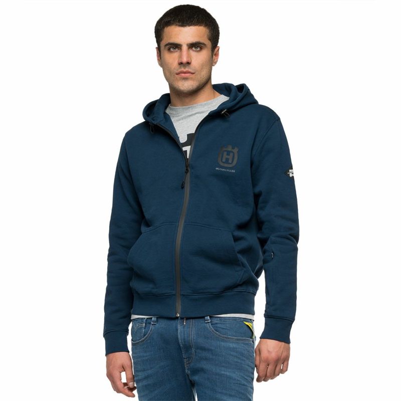 Replay｜フルジップフーディー REPLAY FOR HUSQVARNA｜フーディ｜ロイヤルブルー｜モデル着用