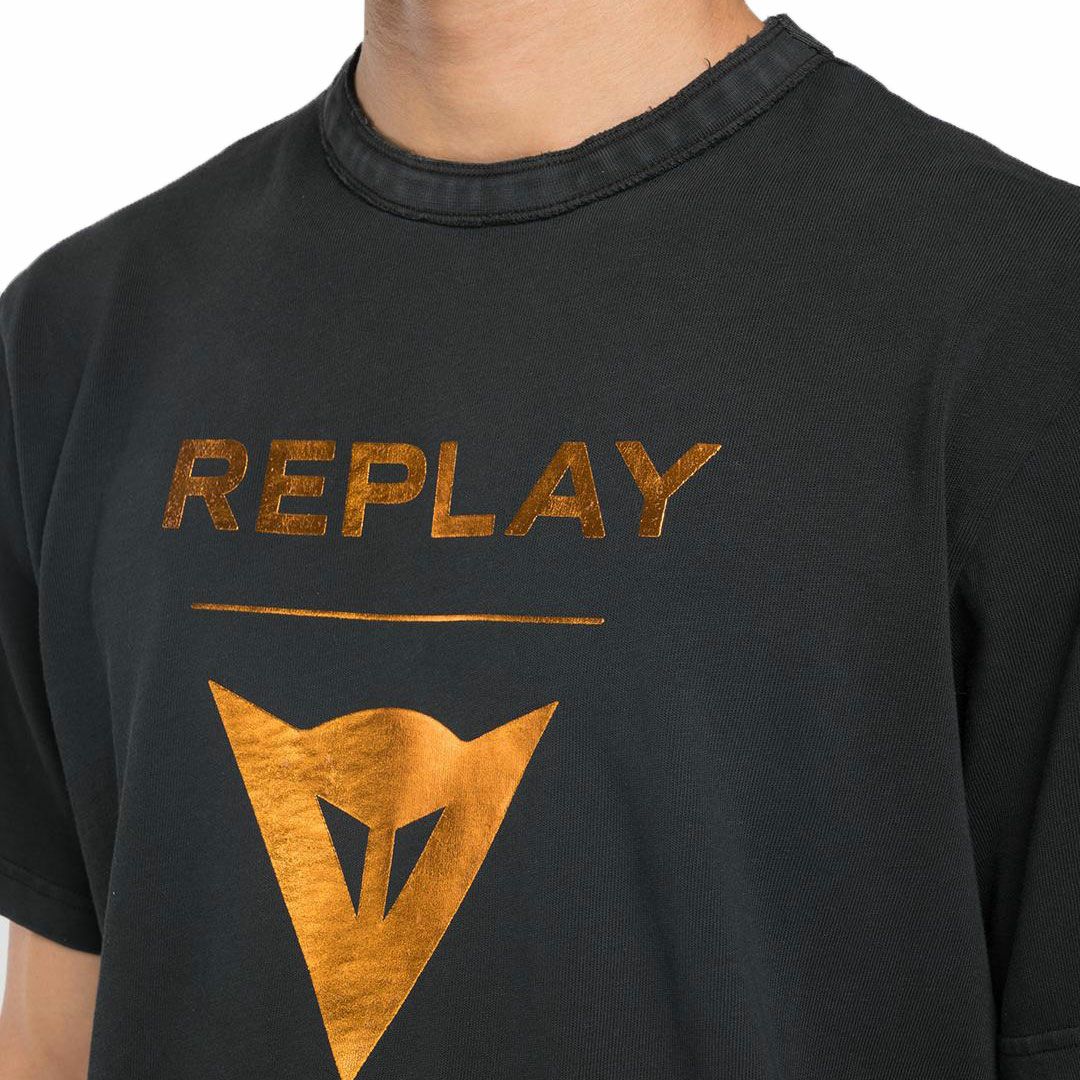 Replay｜REPLAY×DAINESE ガーメントダイ アイコンTシャツ｜ブラック｜モデル着用