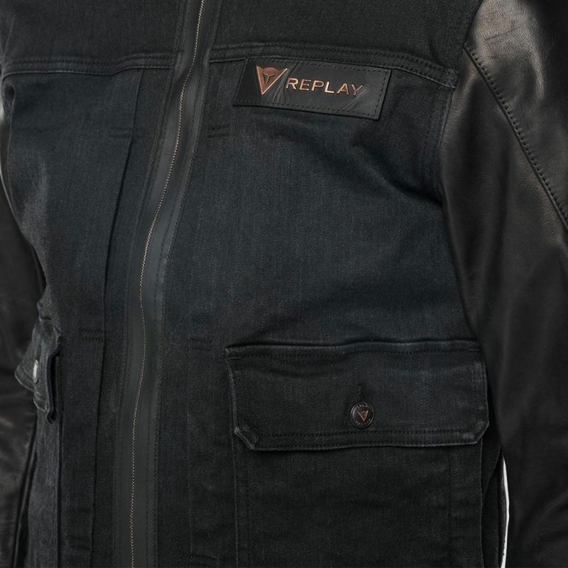 Replay｜REPLAY×DAINESE ハイパーコーデュラ ライディングジャケット｜ファブリック｜ブラック｜モデル着用