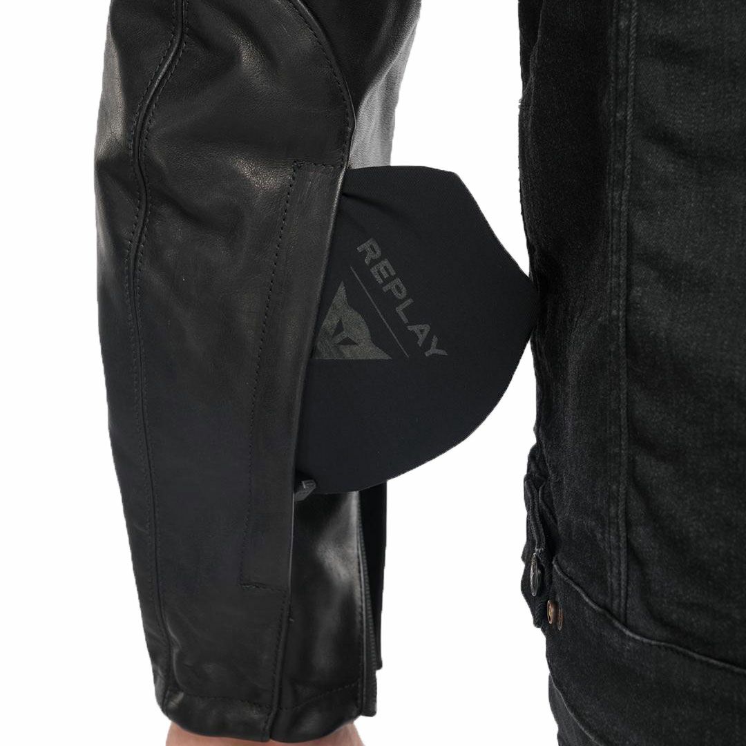 Replay｜REPLAY×DAINESE ハイパーコーデュラ ライディングジャケット｜ファブリック｜ブラック｜モデル着用