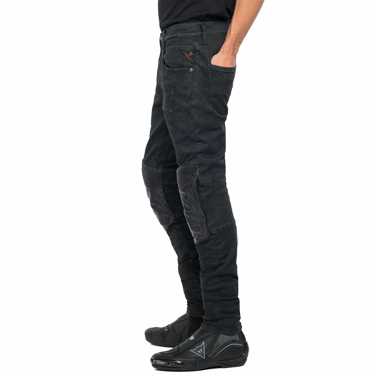 Replay｜REPLAY×DAINESE ハイパーコーデュラ ライディングデニムパンツ｜デニム｜ブラック｜モデル着用