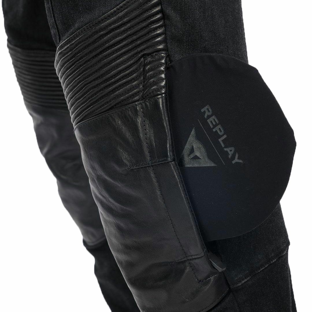 Replay｜REPLAY×DAINESE ハイパーコーデュラ ライディングデニムパンツ｜デニム｜ブラック｜モデル着用