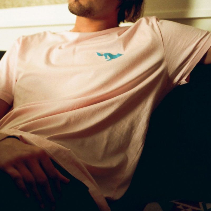 El Solitario｜ベーシック Tシャツ｜ピンク｜モデル着用