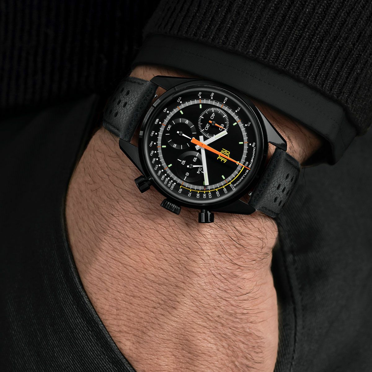 ROUE｜TPS ONE - BLACK Series -｜時計｜ブラック｜モデル着用