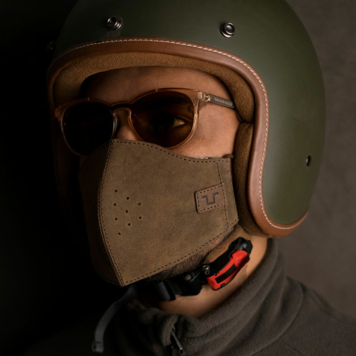 Trip Machine｜フェイス マスク｜タバコ｜モデル着用